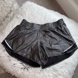 EUC Lululemon Hotty Hot 4 inch Shorts Size 8